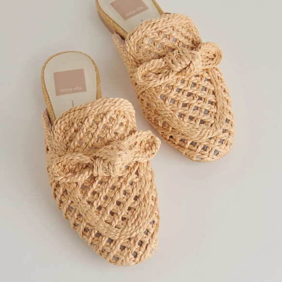 Dolce Vita Shoes - Women’s DOLCE VITA Sabor Slip on Flats- Light natural raffia. Size 8.5